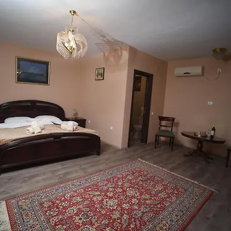 Apartment 1880