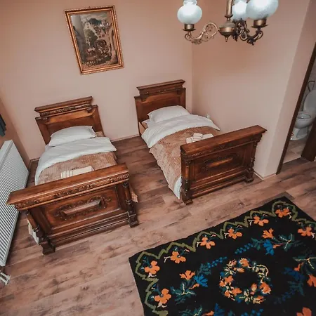 1880 Apartment *