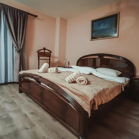 1880 Apartment *
